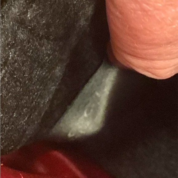 Gucci Red Mini Velvet Bag with Gold Clasp - Picture 15 of 15